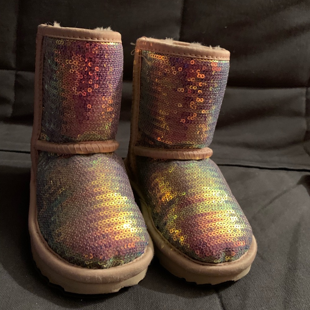 Kids sequence Uggs